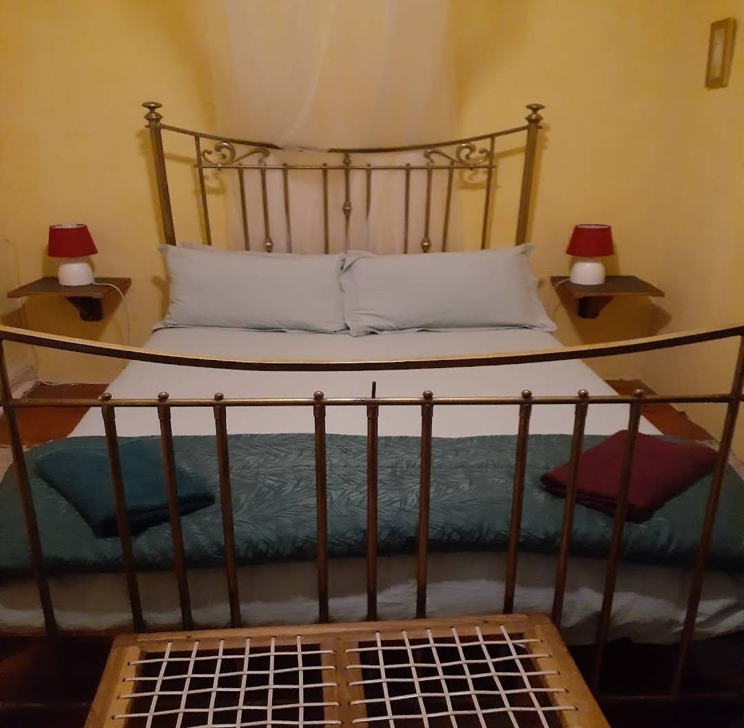 Trappieskop slaapkamer met koper bed